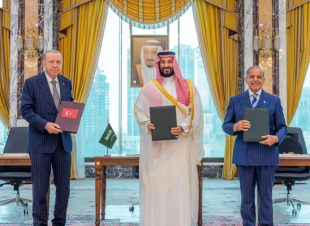 اتفاقية مكة.. تكتل ثلاثي لتعزيز 