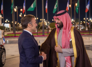 ولي العهد السعودي والرئيس الفرنسي يبحثان أمن المنطقة وحرية الملاحة